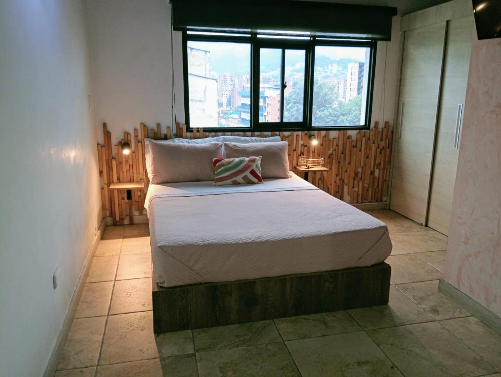 Hotel Tauro Black Cerca Al Estadio Atanasio Girardot *